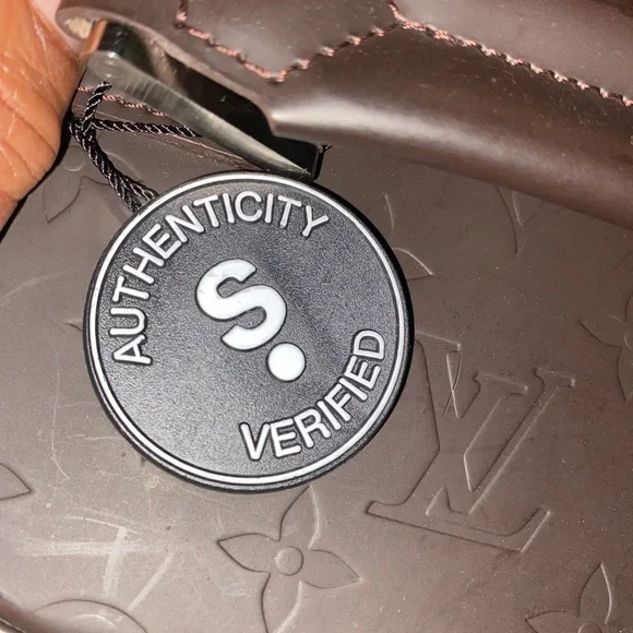 Authentic pre loved Louis Vuitton!!🥰🥰Charly Monogram- Glacéd Brown Leather - Picture 14 of 15